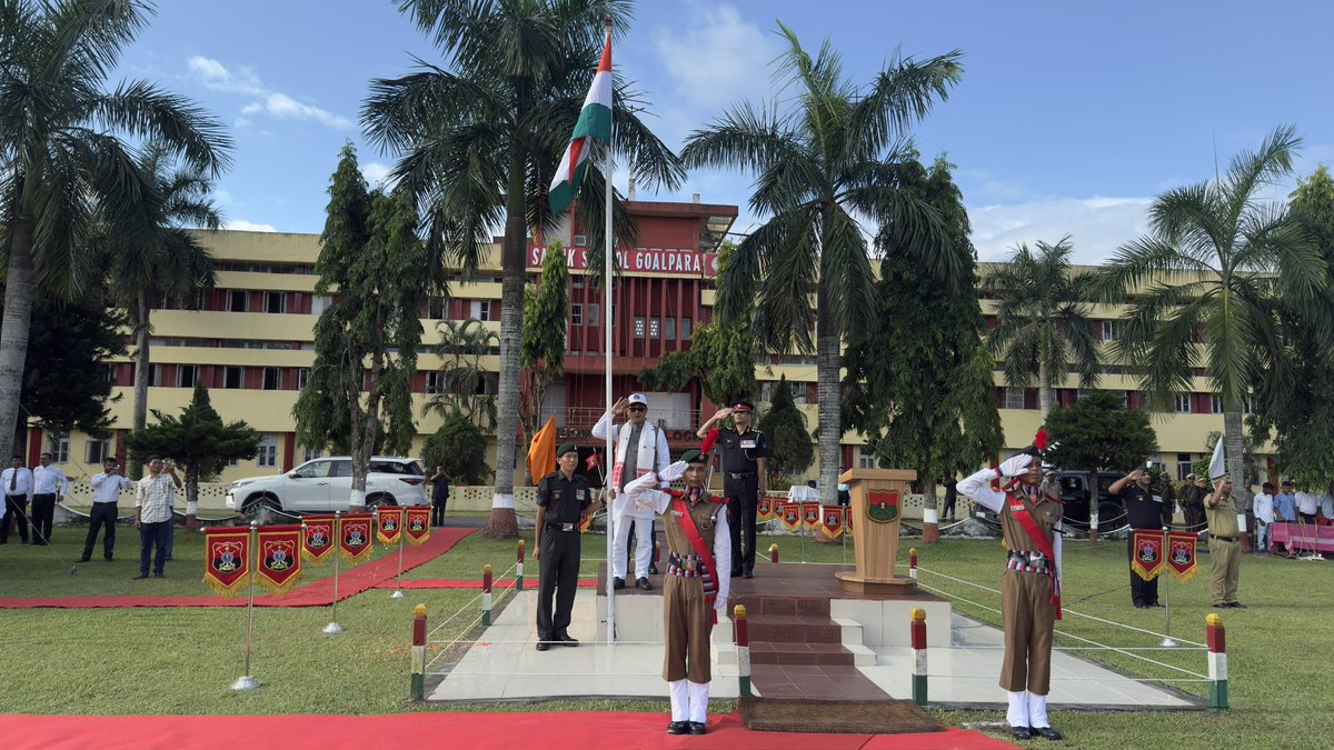 DrNumal's tweet image. Honoured to unfurl the flag at Sainik School Goalpara on India’s 79th Independence Day. Proud of the cadets; tomorrow’s brave defenders of our nation.

#79YearsOfFreedom #FutureWarriors #NationalPride