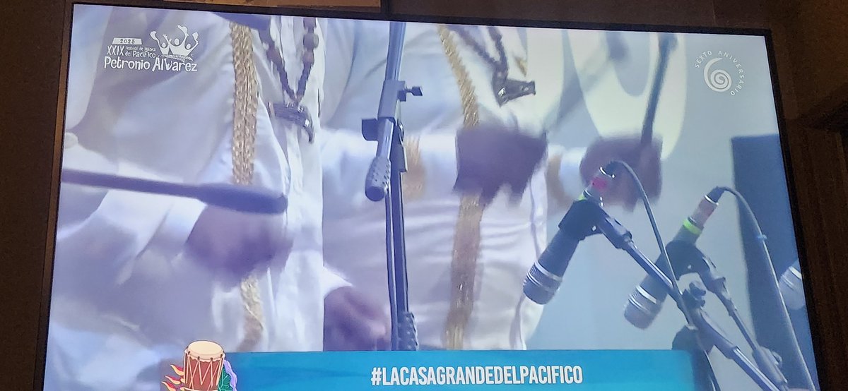 andytruj's tweet photo. #lacasagrandedelpacifico

Pegado a la transmisión del #PetronioAlvarez por @TelepacificoTV 
Queriendo estar en Cali en este momento. 

Saludos desde Toronto https://t.co/gJfyd915w0
