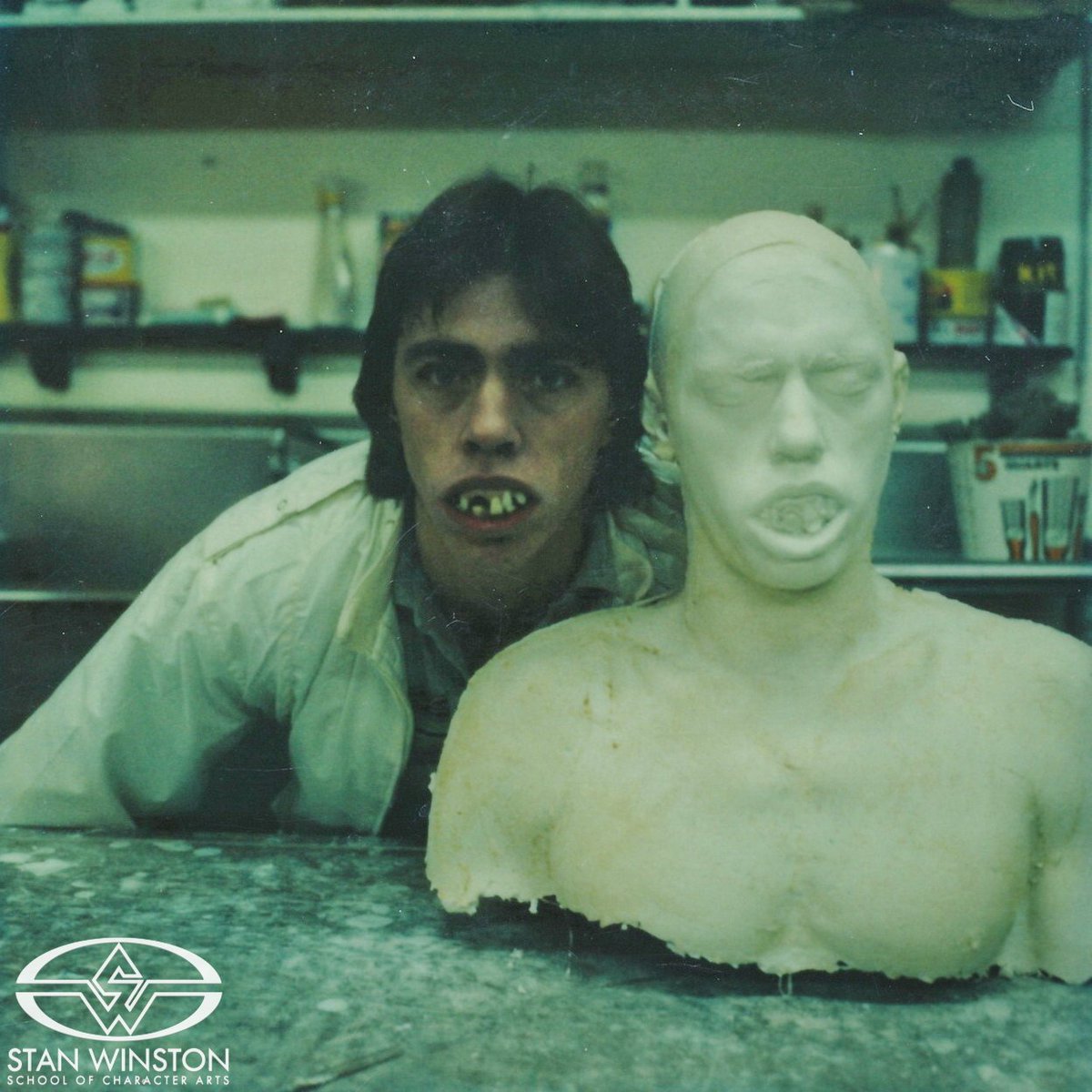 RetrovaniaLand's tweet image. Paying tribute to the legendary Richard Brooker. Among my favorite Jasons, his chilling portrayal of the hockey-masked killer in Friday the 13th Part III 3D stands at the top. Pure '80s horror magic! 💀🔪 #RetroHorror #FridayThe13thPart3 #80sHorror
#80sKidsRule #80sNostalgia