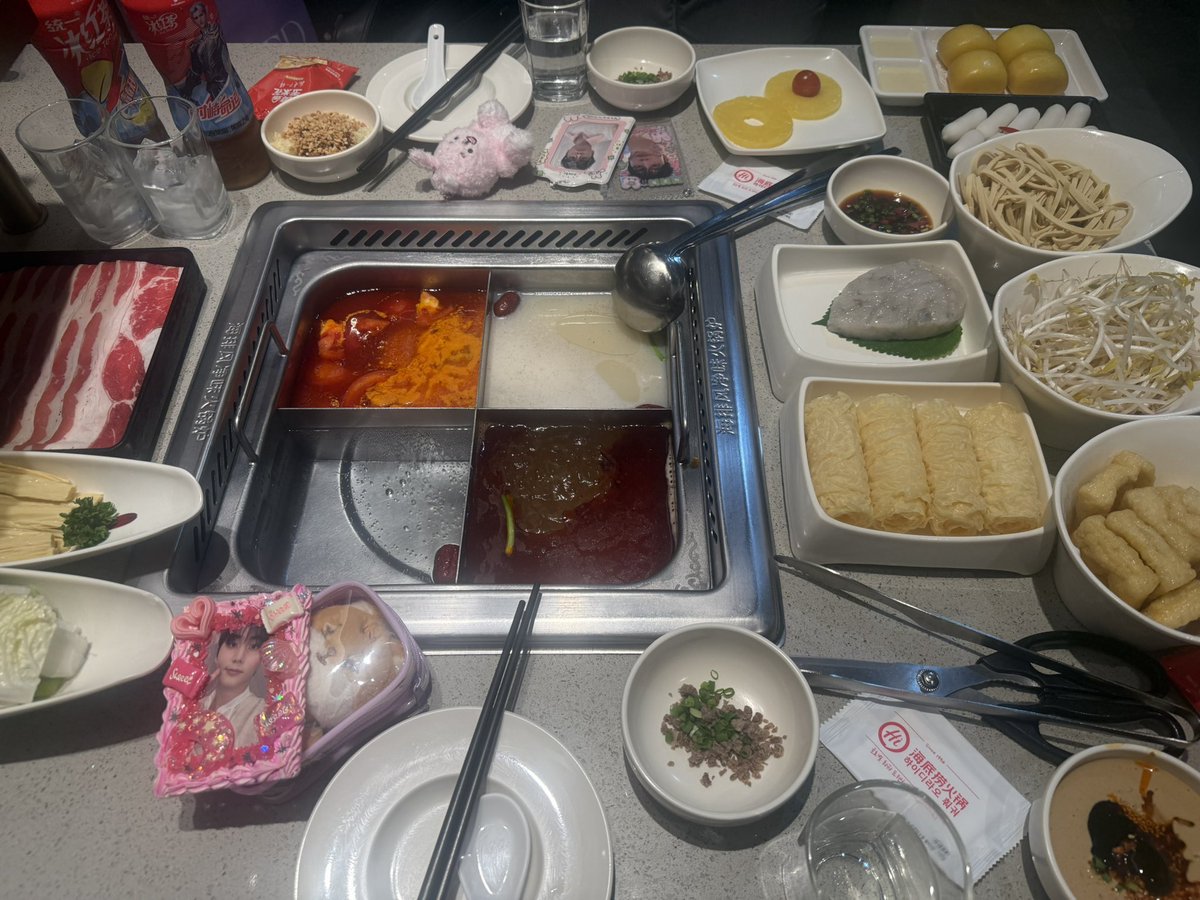 가산디지털 하이디라오 갔는데 
직원분이 본인도 마이데이라면서...필프시라구 막 서비스도 챙겨주시고 엄청 잘해주심🥺💦 하이디라오에서 진짜 뭔 음식을 서비스로 받은건 처음이라 놀랫다... 마이데이 다들 가산점으로 달려가세요...