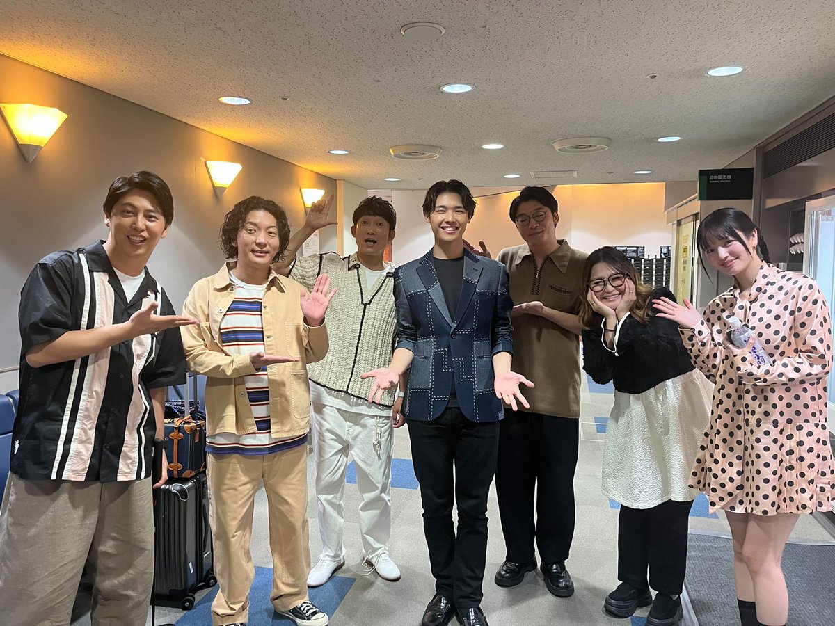 Ibuki_0208's tweet photo. 改めて、昨日はラヴィットに生出演させていただきました！✨

世界一に輝いたボタンマジックをはじめ、テレビ初公開のワインコルクを使ったマジックなど、20分ほどマジックさせていただきました！🥳

👇見逃し配信ぜひご覧ください！
33:00頃〜
https://t.co/x03hQp5zbw
#TVer #ラヴィット https://t.co/9tpCSDGJZ7