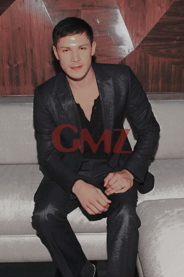 GMZGotham's tweet photo. BREAKING :   original   hybrid   #KLAUSMIKAELSON   and   ripper   #STEFANSALVATORE   have   arrived   at   the   iceberg   lounge   for   #JACKSONINGOTHAM. https://t.co/Hgw9fRC7Qk