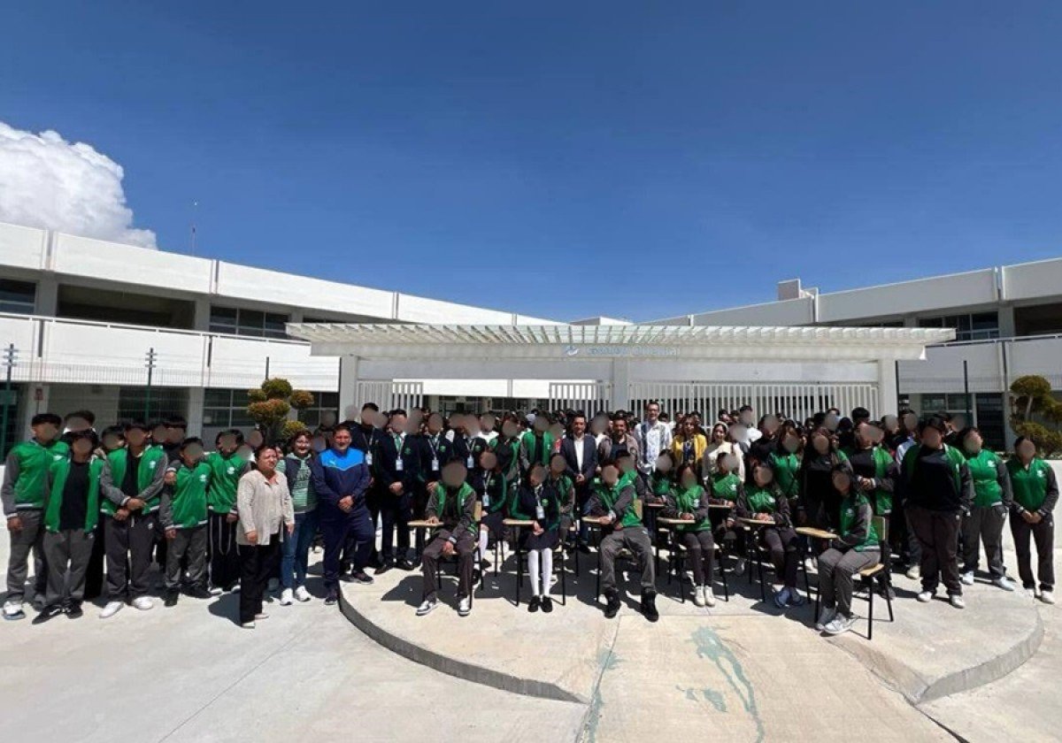 MxExilio's tweet photo. Puebla |  Conalep Puebla otorga bienestar a estudiantes mediante habilidades prácticas y valores humanos https://t.co/f2pIj7legR 👈  Nota en Exilio #ConalepPuebla #Educación #DesarrolloHumano #CicloEscolar2025 #ValoresHumanos https://t.co/xE3rEEFrBU