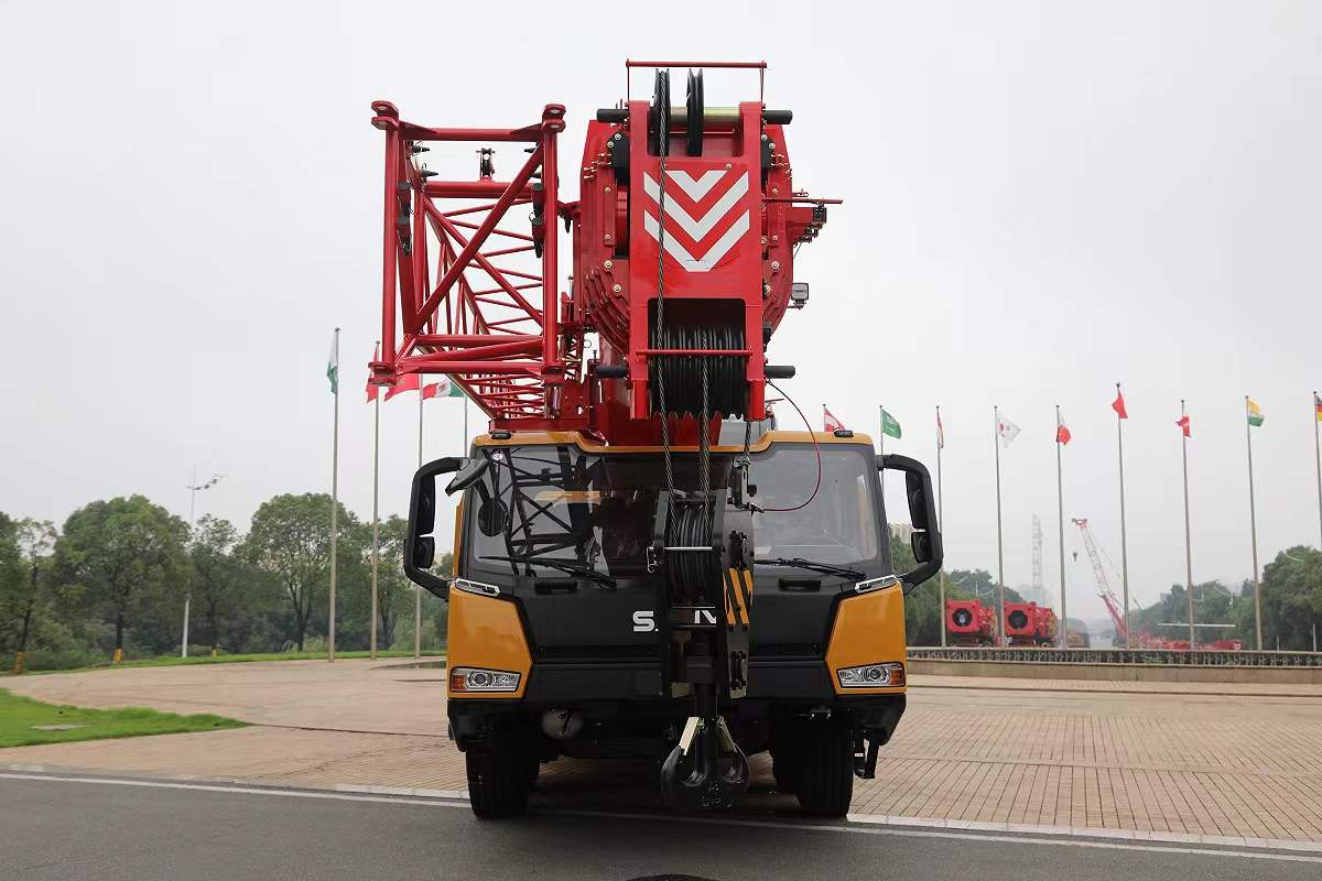zoeYang96's tweet photo. STC1000C5-8 

SANY 100Ton Truck Crane https://t.co/F4Fn6a99NR