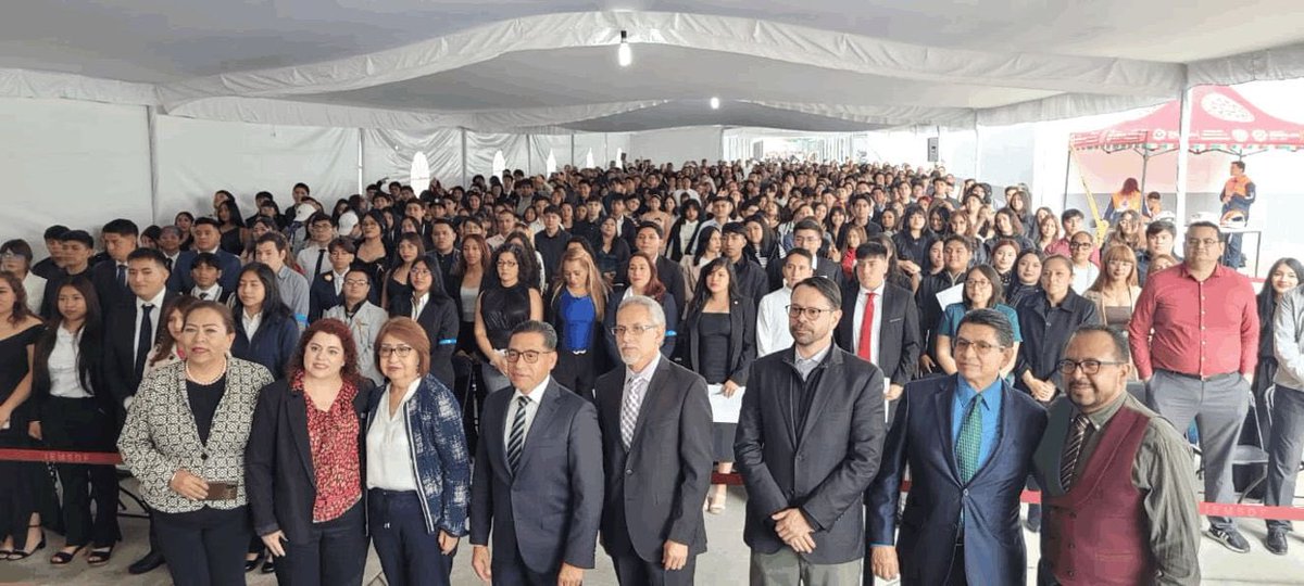 SECTEI_CDMX's tweet photo. En representación de nuestro titular, @PabloYanesRizo, la subsecretaria de Educación de la SECTEI, @etsandov, participó en la ceremonia de entrega de certificados del ciclo escolar 2024–2025 del @IEMS_CDMX. Destacó que esto representa mucho más que un trámite académico: es la evidencia de un camino recorrido con esfuerzo, de desafíos superados y de metas alcanzadas con disciplina y compromiso.

También invitó a alumnas y alumnos a aplicar lo aprendido para contribuir al desarrollo de la Ciudad de México y del país. El llamado fue claro: seguir aprendiendo, participar activamente y poner el talento y la energía de la juventud al servicio de una sociedad más justa, solidaria y próspera.

#CiudadEducadora
#CapitalDeLaTransformación