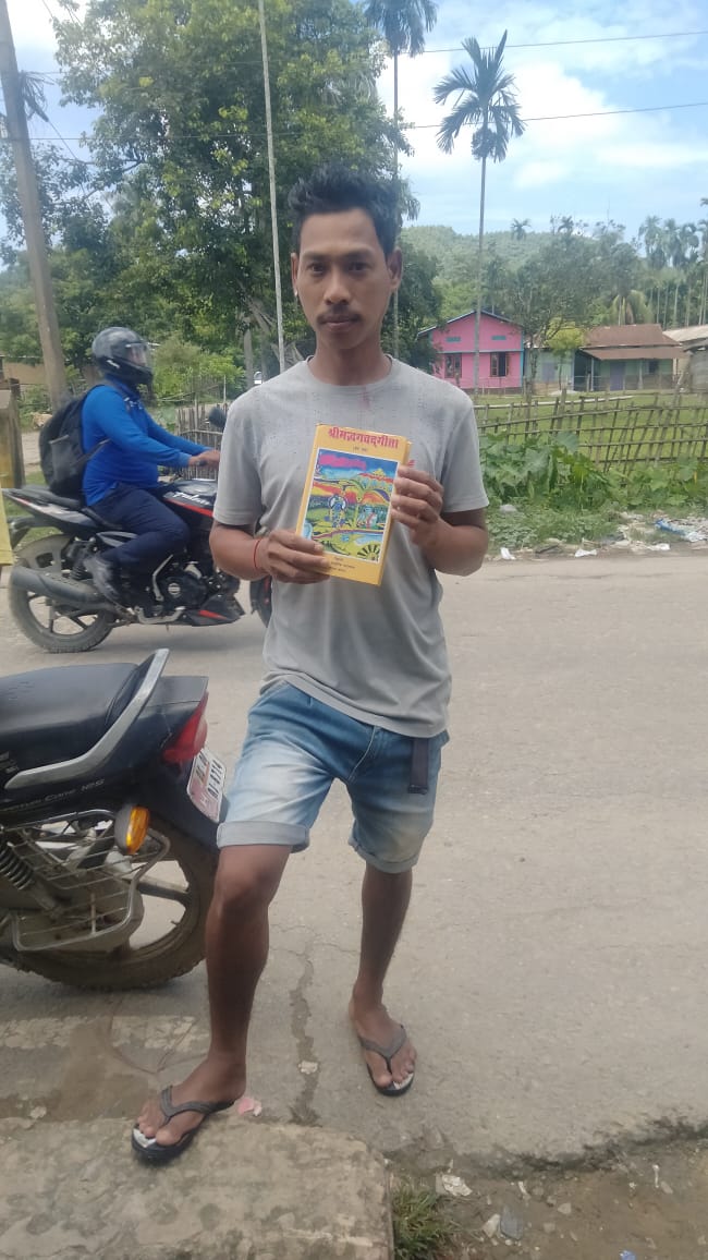 BharatSamras's tweet photo. On 14/8/25 Gita ji in Bodo language has been launched formally by Samras Sanskritik Foundation at Tarongri,Gyan Shakti yog Ashram,Kokrajhar. It took 1 year to complete the translation by a team of Bodo scholars. Copies of Gita ji will provided free to all brothers and sisters. https://t.co/Zvryxp8v8m