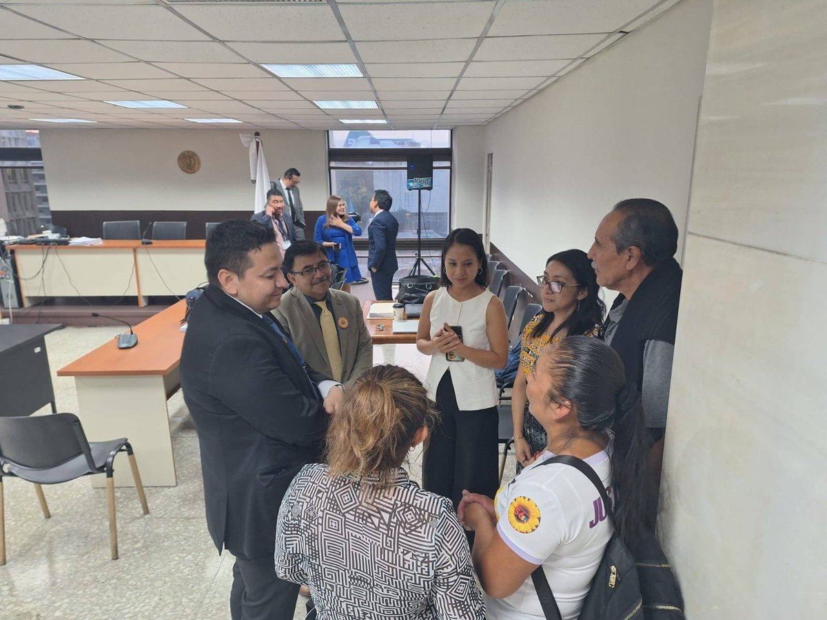 AgenciaOcote's tweet photo. 🚨 Otorgan medidas de restitución y garantías de no repetición en el #CasoHogarSeguro.

Que el presidente pida una disculpa pública junto a autoridades de la SBS y de la PNC por lo ocurrido en el Hogar Seguro, así como la creación de un hospital para atender a niñez y adolescencia con quemaduras son algunas de ellas.

✍🏽🧵 @MJLongoBautista te cuenta más en este hilo.
