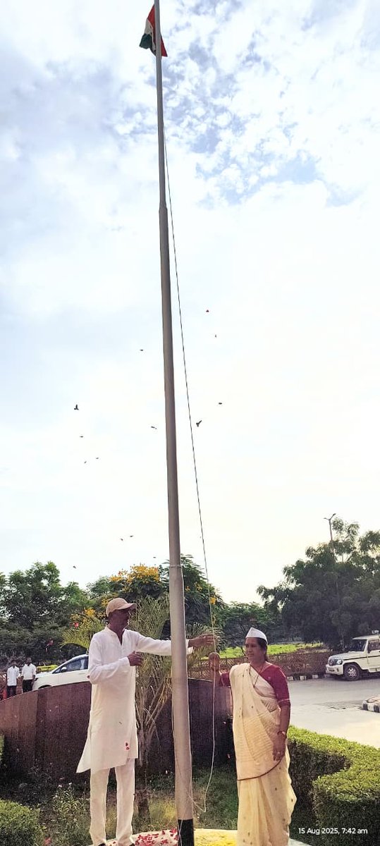 આજરોજ જિ.પં.બોટાદ ખાતે માન.પ્રમુખશ્રી, ઉપપ્રમુખશ્રી તેમજ માન.જિલ્લા વિકાસ અધિકારીશ્રીની ઉપસ્થિતિમા ૭૯માં સ્વતંત્રતા દિવસ નિમિત્તે ધ્વજવંદન કરવામા આવ્યુ. 
<a href="/CMOGuj/">CMO Gujarat</a> 
<a href="/GujDCoffice/">Guj DCoffice</a> 
<a href="/GujPRHDept/">Panchayat, Rural Housing & Rural Dev. Department</a> 
<a href="/Nimu_Bambhaniya/">Nimuben Bambhaniya</a>
<a href="/BhanubenMLA/">Bhanuben Babariya</a>
#HarGharTiranga #HarGharTiranga2025 #MoPR #PanchayatiRaj