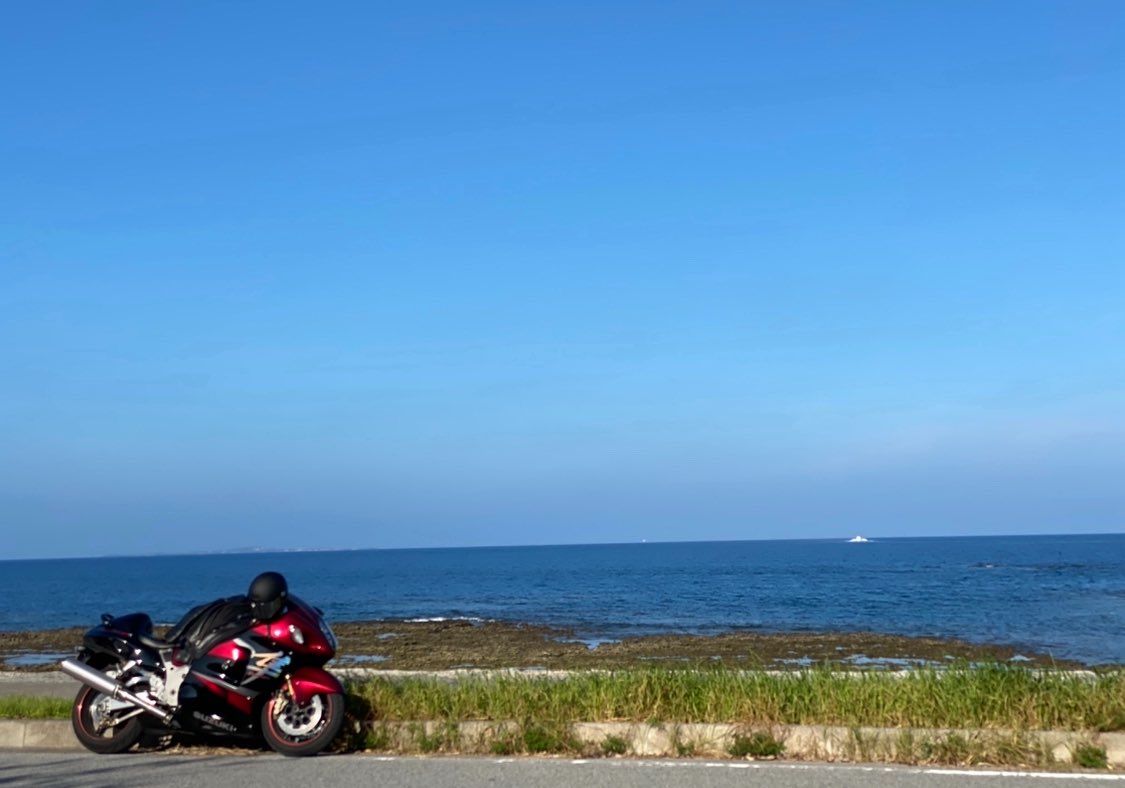 RyukyuRider's tweet image. 隼で海沿いをツーリング

それだけで
心の角が丸くなる

#隼ツーリング #夕陽