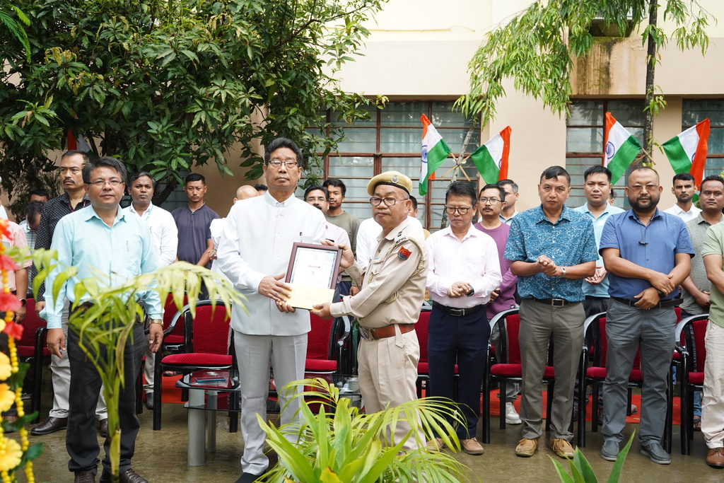 ManipurUniverse's tweet image. 🎖 Commendation Award
Prof. N. Lokendra Singh, Hon’ble Vice-Chancellor, #ManipurUniversity, presented a Commendable Certificate and ₹3000/- each to one male &amp;amp; one female Home Guard for their outstanding performance. 👏
on 15/8/2025.
#Commendation #Recognition #Dedication