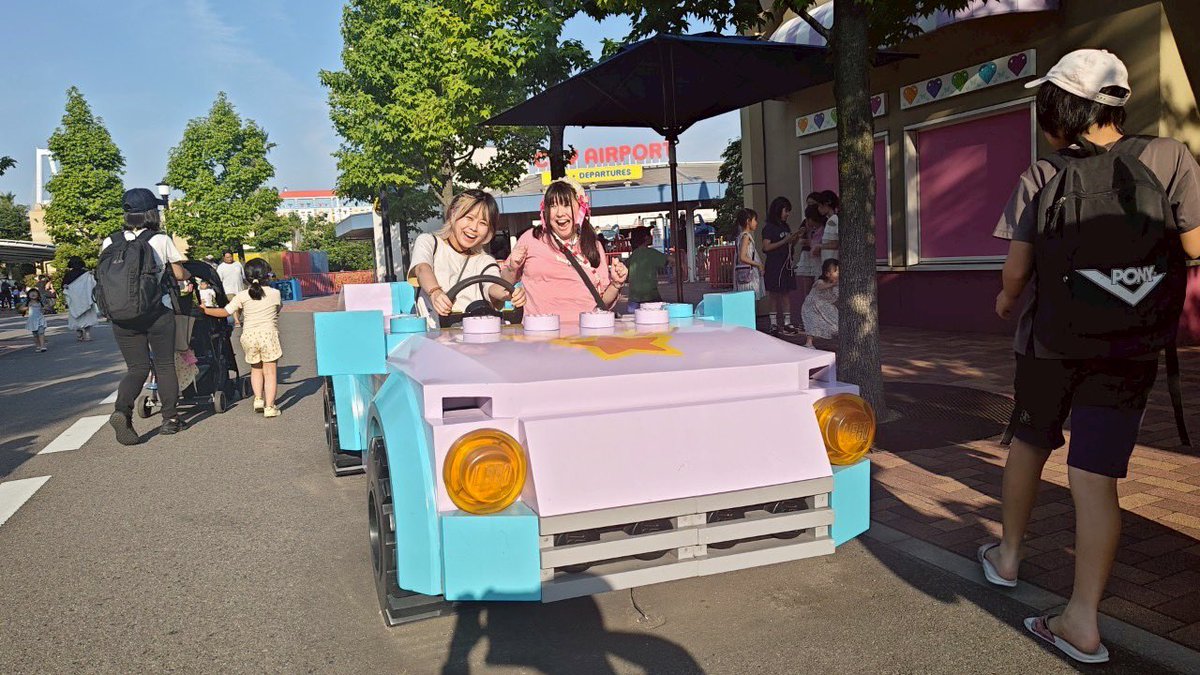 8/15、爆誕しました！
年に１回しか呟かない女、35歳らしい。笑
昔の自分が思い描いた大人とはかなり違うけど
びっくりするくらい毎日が楽しいので良き！！
好きなことして、笑って、この１年も過ごす🍀
 
そろそろ！お芝居！したーい！
↓闇鍋のような欲しいものリスト↓
x.gd/P1cvv