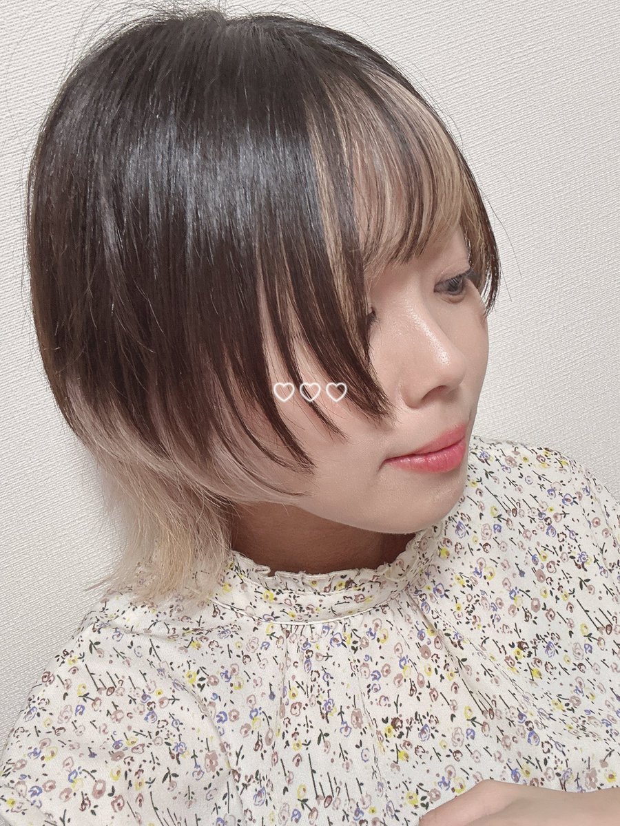 少し前に髪の毛も切ってインナーもブリーチしてまいました🍀ヤンチャすぎたか。でもこれがいい。