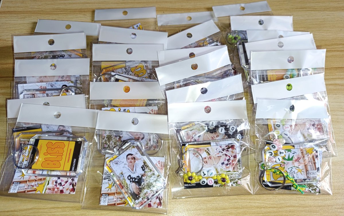 DO it! in MANILA FAN SUPPORT :)
First Time ko pong aattend :)

Keychains (w/ and w/o charms) 
🐧Lmtd Quantity
🐧1:1
🐧Trades/Freebies
🐧Loc: Khao Khai and MOA Arena

See you EXO-Ls and Dandanies!💛💚
#DO #DohKyungSoo #도경수
#EXO #DOITinMNL #DoItManila #Do_It_In_Manila #DOit2025