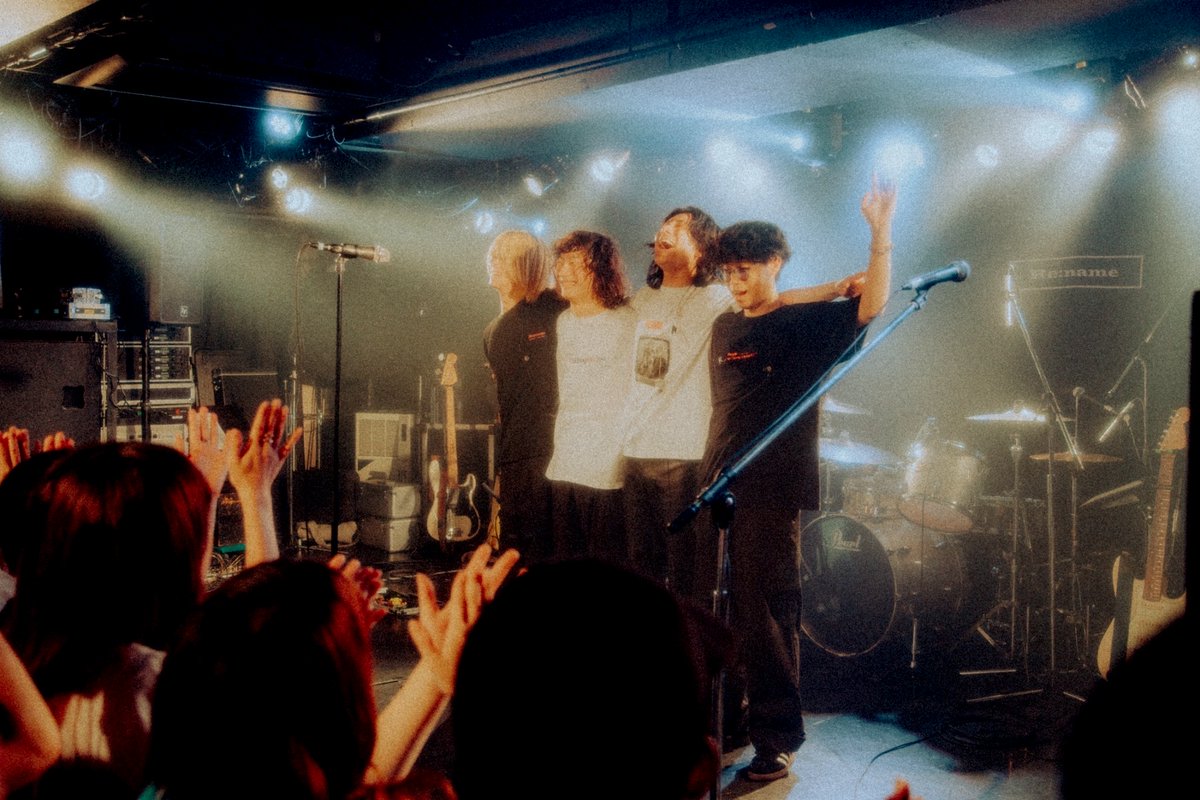realsoundjp's tweet photo. ||◤ Re:name ライブレポート ◢||
🔗https://t.co/ARREuxNYpf
「最高の景色です、ありがとう!」
『#GENIUSFOOL』ツアー東京追加公演で刻んだ熱狂と余韻
/
📸写真一覧はこちら
https://t.co/PqzeTw6jM2
\
#Rename #Renamejpn @Rename_official https://t.co/aF3ItTwj4E