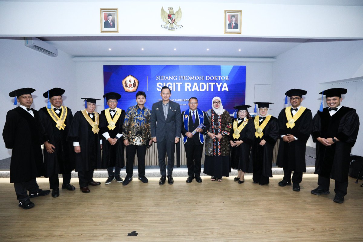Kembali menjadi saksi sebuah pencapaian tertinggi secara akademis sahabat kita semua Doktor <a href="/sigitraditya_/">Sigit Raditya</a> dari Universitas Padjajaran, Bandung.

Kami semua mengucapkan selamat dengan penuh rasa bangga, sukacita, dan haru karena apa yang tadi telah dicapai dan telah dilalui