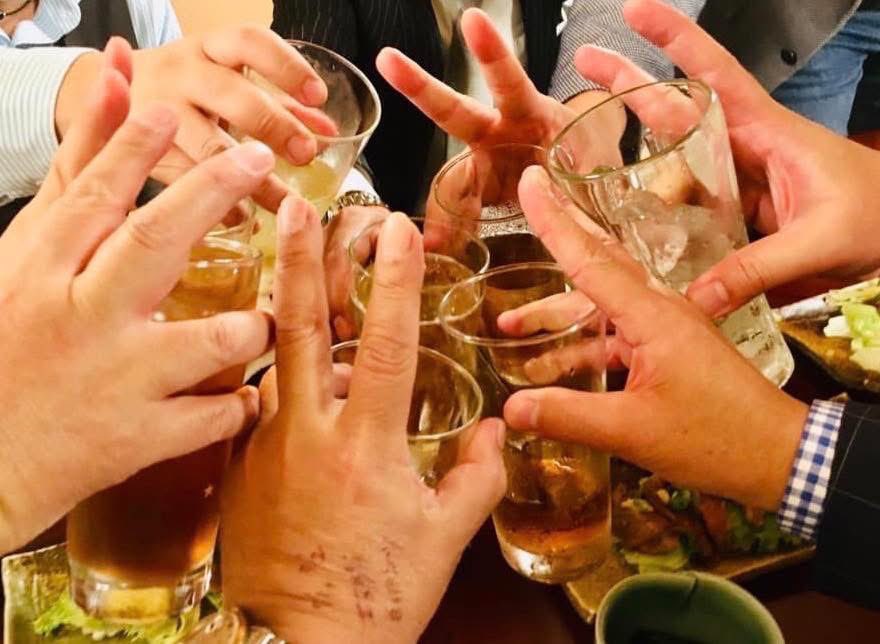 khanamitsu's tweet photo. 今日、終戦記念日
私たちができることは、まだある
まずは乾杯を　PEACE！　に変えよう
小さな合図が、世界を動かす
あなたの一杯が、未来を変える https://t.co/txsgDeZRdx
