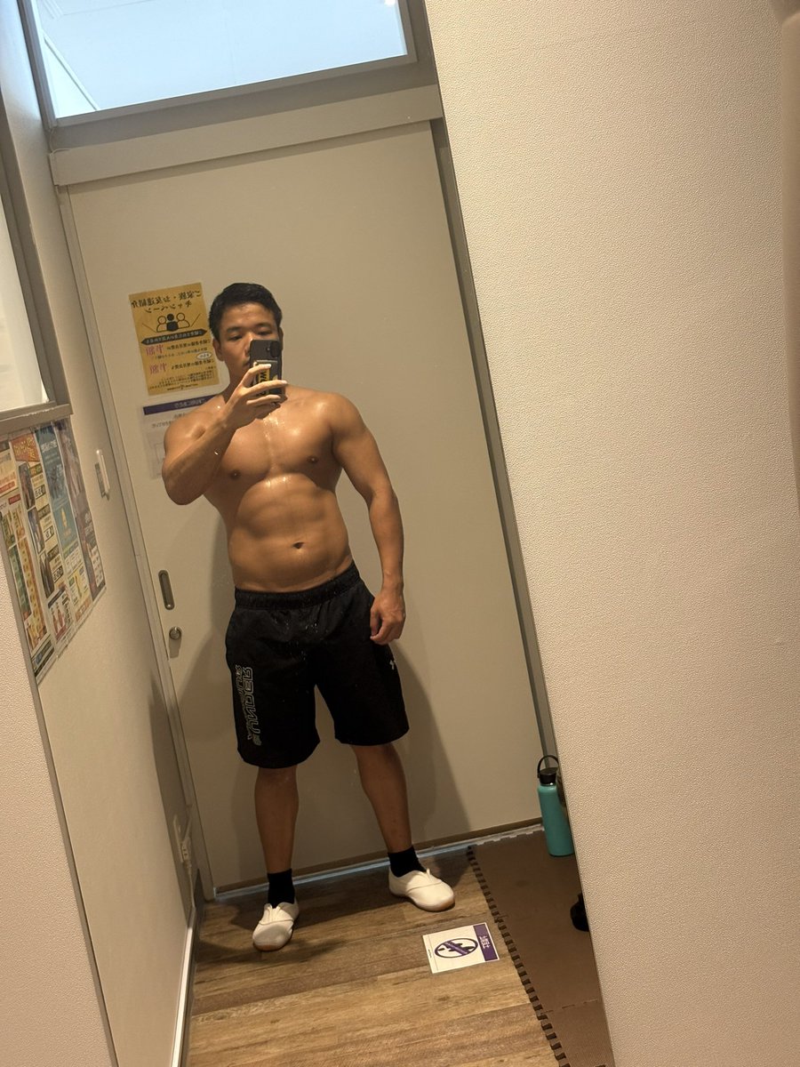 変わらない体画像。うんこちんちん

9月のイベントまでに3キロ痩せたい。
痩せよ。タンクトップで参戦したい✌️