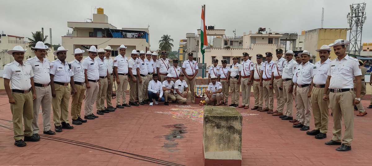 🇮🇳ಸರ್ವರಿಗೂ 79ನೇ ಸ್ವಾತಂತ್ರ್ಯೋತ್ಸವದ ಹಾರ್ದಿಕ ಶುಭಾಶಯಗಳು!🇮🇳
ಅಸಂಖ್ಯಾತ ಭಾರತಮಾತೆಯ ಪುತ್ರರ ತ್ಯಾಗ,ಬಲಿದಾನದ ಫಲವಾಗಿ ದೊರೆತ ಸ್ವಾತಂತ್ರ್ಯ ಹಾಗೂ ಅವರ ದೇಶಾಭಿಮಾನ,ಆದರ್ಶಗಳನ್ನು ಸ್ಮರಿಸುತ್ತ ವಿವಿಧತೆಯಲ್ಲಿ ಏಕತೆಯನ್ನು ಸಾರುತ್ತ ಬಲಿಷ್ಟ, ಸದೃಢ ರಾಷ್ಟ್ರ ನಿರ್ಮಿಸೋಣ.