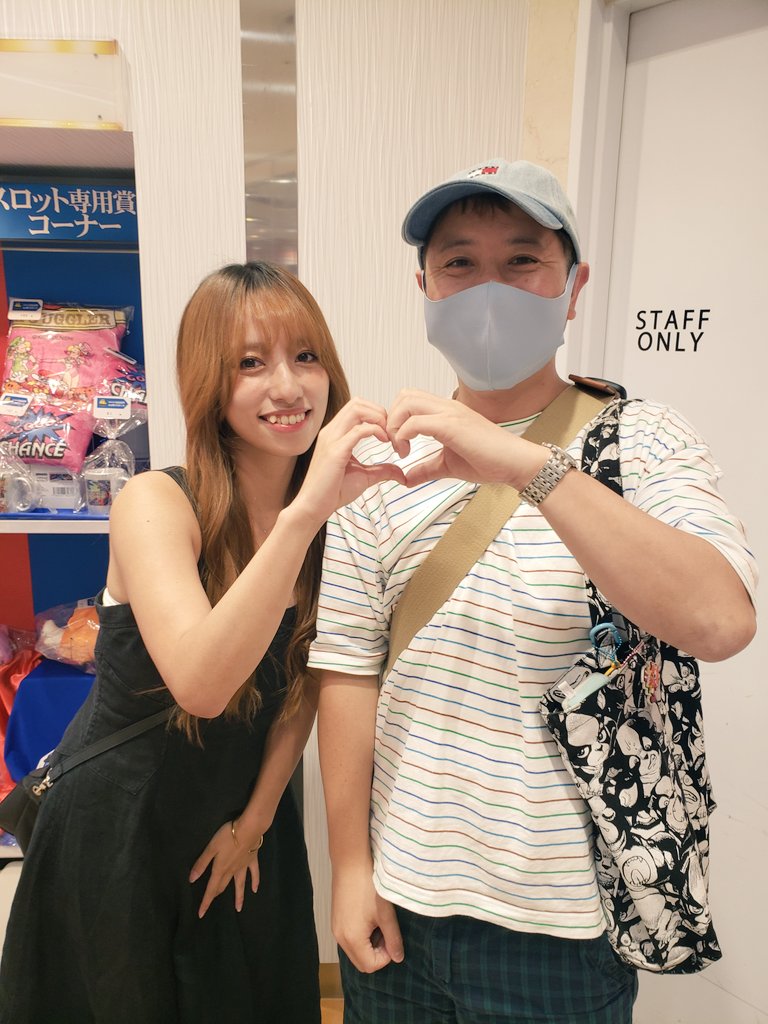 kazuyaheaven428's tweet image. 9連休7日目は仙台新港へ行き、高梨瑞樹ちゃんに会いました😊
ゴッドタンを見て好きになったので会えて良かったです😆🎵🎵
写真は本人に確認した所、SNSにあげて大丈夫だったので安心しました😄
ゴージャグと東京リベンジャーズを打ち、ボコボコにされた😂笑

#高梨瑞樹
#マルハン仙台新港店