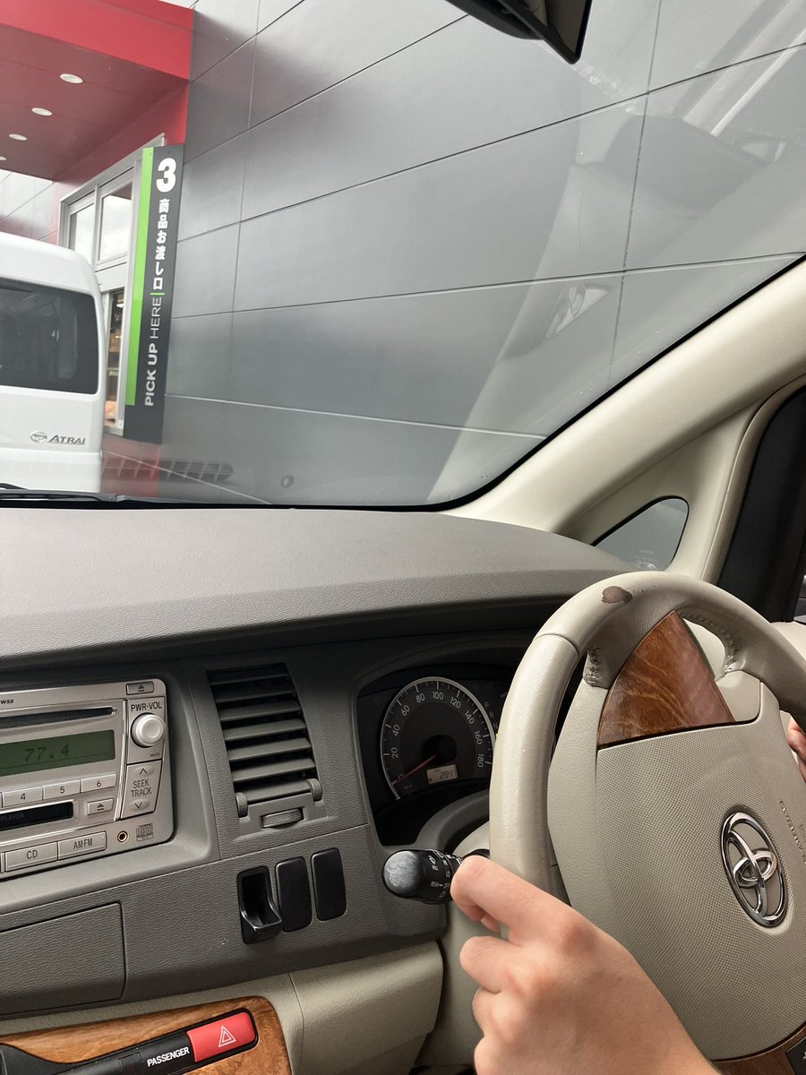 ちょい前の話だけど…
北海道をこの夏同級生と旅する長男達はペーパードライバー
先日の帰省の際、駐車や夜間運転等いろんな経験させて、ドライブスルーもしたよ！
ヒヤッてしたけど、やっぱり感慨深いものがあったなぁ…
#マクドナルド
#ドライブスルー
#ペーパードライバー