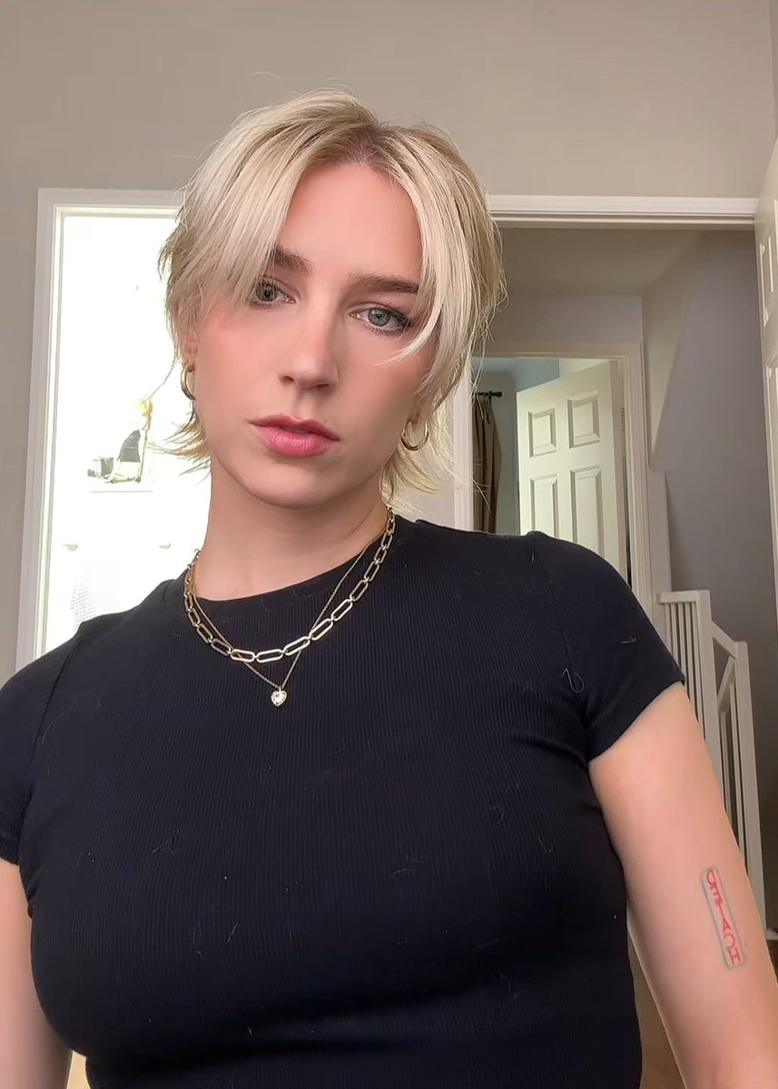 ASHCRASHEDOUT's tweet image. I love how how smosh twt is reacting to the different haircuts. God I hate noah lmao