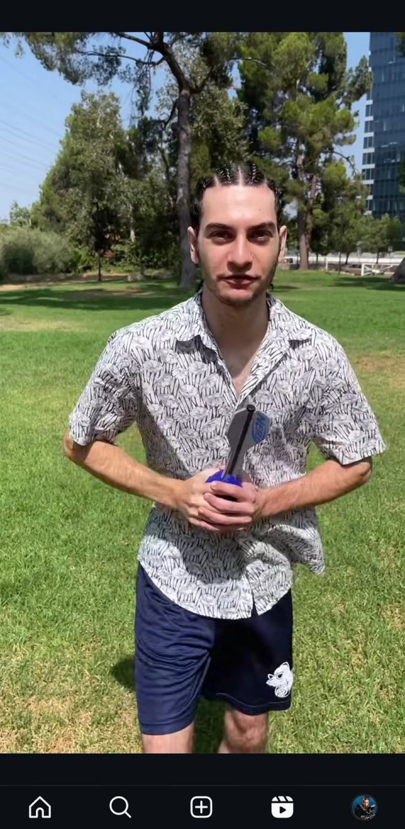 ASHCRASHEDOUT's tweet image. I love how how smosh twt is reacting to the different haircuts. God I hate noah lmao