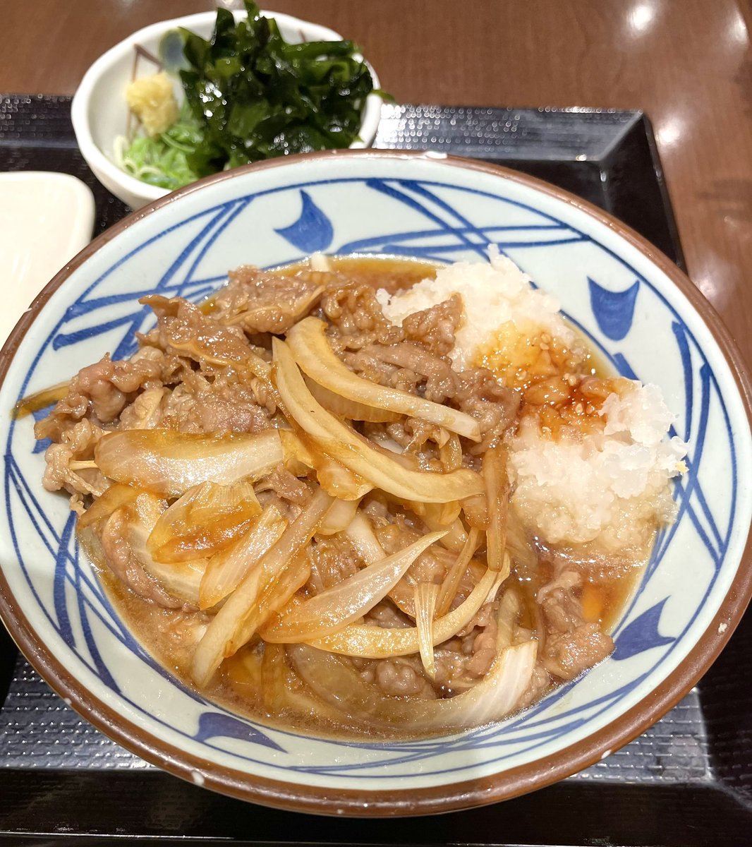 sepptemmp1077's tweet photo. こんにちは😃
ひっさしぶりの丸亀製麺。
鬼おろし肉ぶっかけ、ボリュームたっぷり〜
注文ごとに肉炒めるの大変そう😅
ご馳走さまでした♪ https://t.co/DRwhZBPCqL