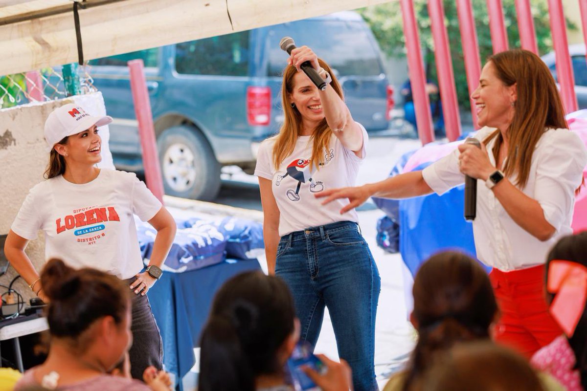 lorenadelagarza's tweet photo. Lo mejor de mi trabajo es hacerlo junto a quienes también aman ayudar 🙌🏻

Agradezco a Gaby Oyervides,Ivonne Álvarez y a todo el equipo del DIF Monterrey por estar siempre presentes para llevar apoyos a las familias del distrito 8. Siempre será un gusto hacer equipo para lograr el bienestar de la comunidad.