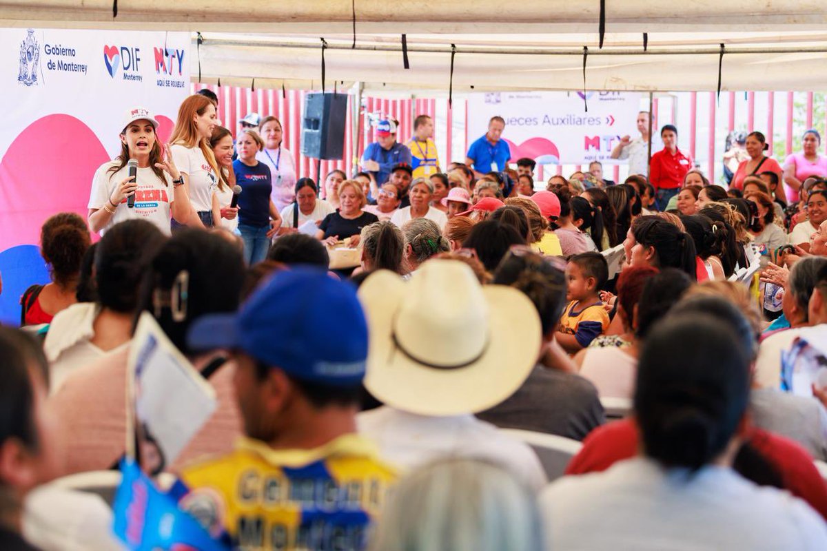 Lo mejor de mi trabajo es hacerlo junto a quienes también aman ayudar 🙌🏻

Agradezco a Gaby Oyervides,Ivonne Álvarez y a todo el equipo del DIF Monterrey por estar siempre presentes para llevar apoyos a las familias del distrito 8. Siempre será un gusto hacer equipo para lograr el
