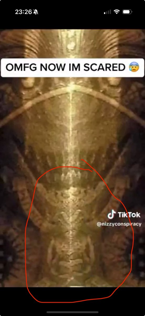 drunkduck_1's tweet photo. @CLARKWWARS @MattWallace888 Anybody else notice the demonic statue beneath https://t.co/KaGWNdh4e7