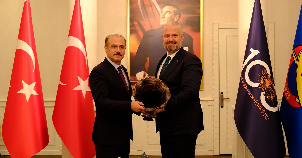Ülkemizin havacılık alanındaki köklü kuruluşu Türk Hava Kurumumuzun Kayyum Heyeti Başkanı Sn. Vali Kemal Yurtnaç’ı makamında ziyaret ettik.

Nazik misafirperverlikleri için kıymetli Valimize teşekkür ediyor, çalışmalarında başarılar diliyorum.