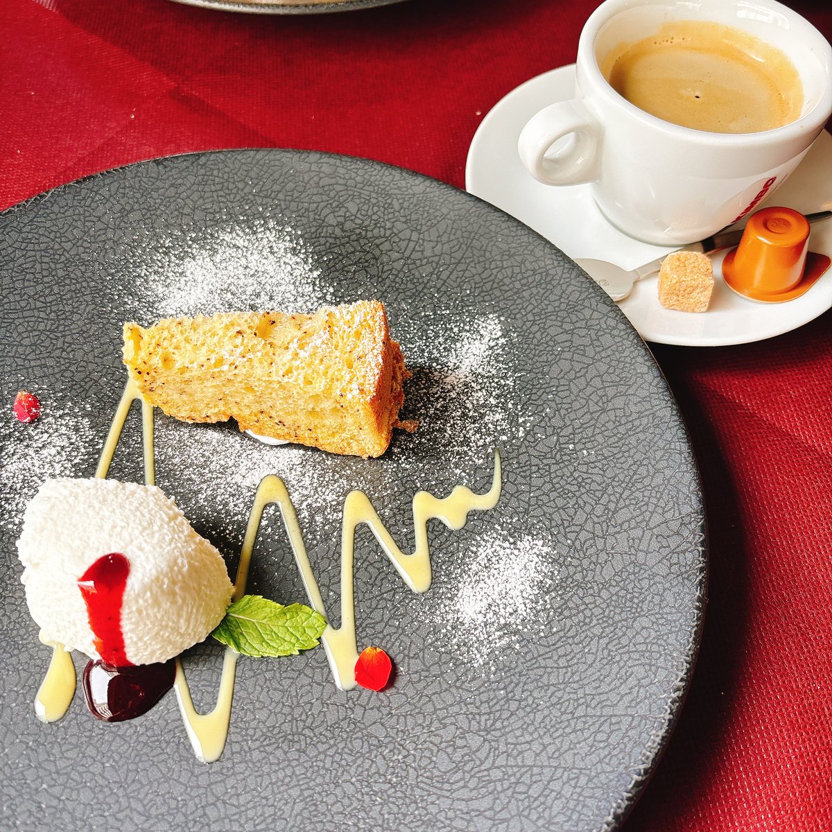 昨日はお互いバタバタしているうちに時間が流れて会えてなかったあきこちゃんと美味しいものを食べながら溜まっていた色々なお話が出来ました☺️
会う前にお店を調べるのも楽しいし、当たりのお店だと嬉しい🍽
そして楽しいお話は良薬でした
会ってくれてありがとう🙏また美味しいもの食べようね✨️