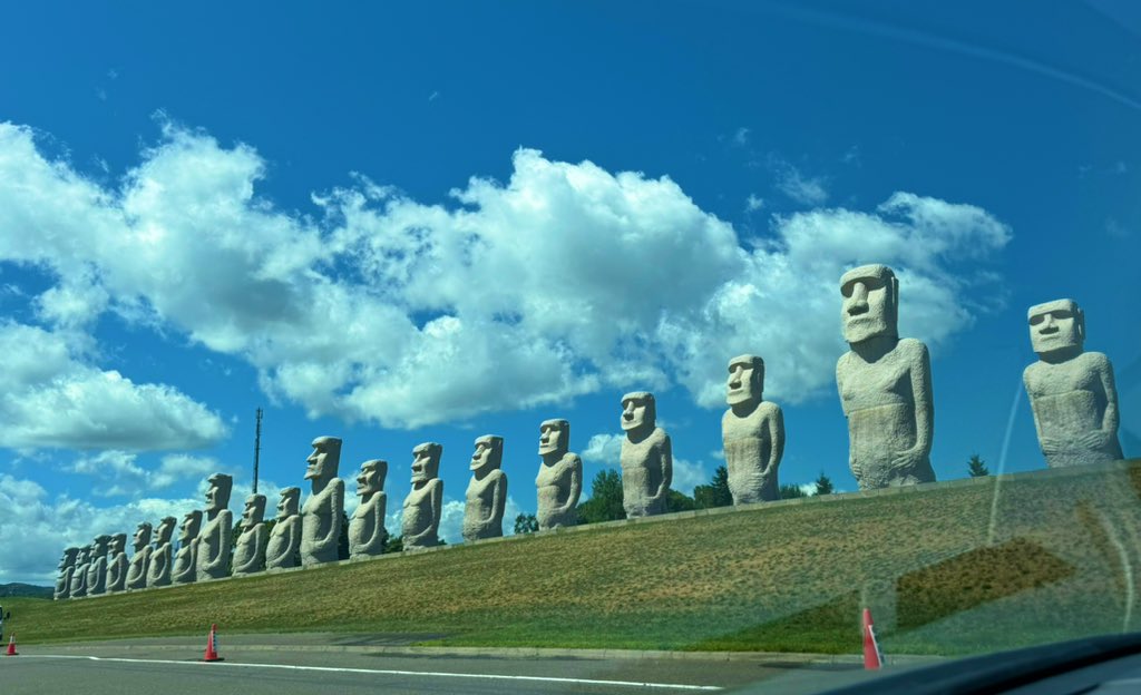 札幌市民や北海道民はお盆になるとモアイを見る方も多いです。 #有名な