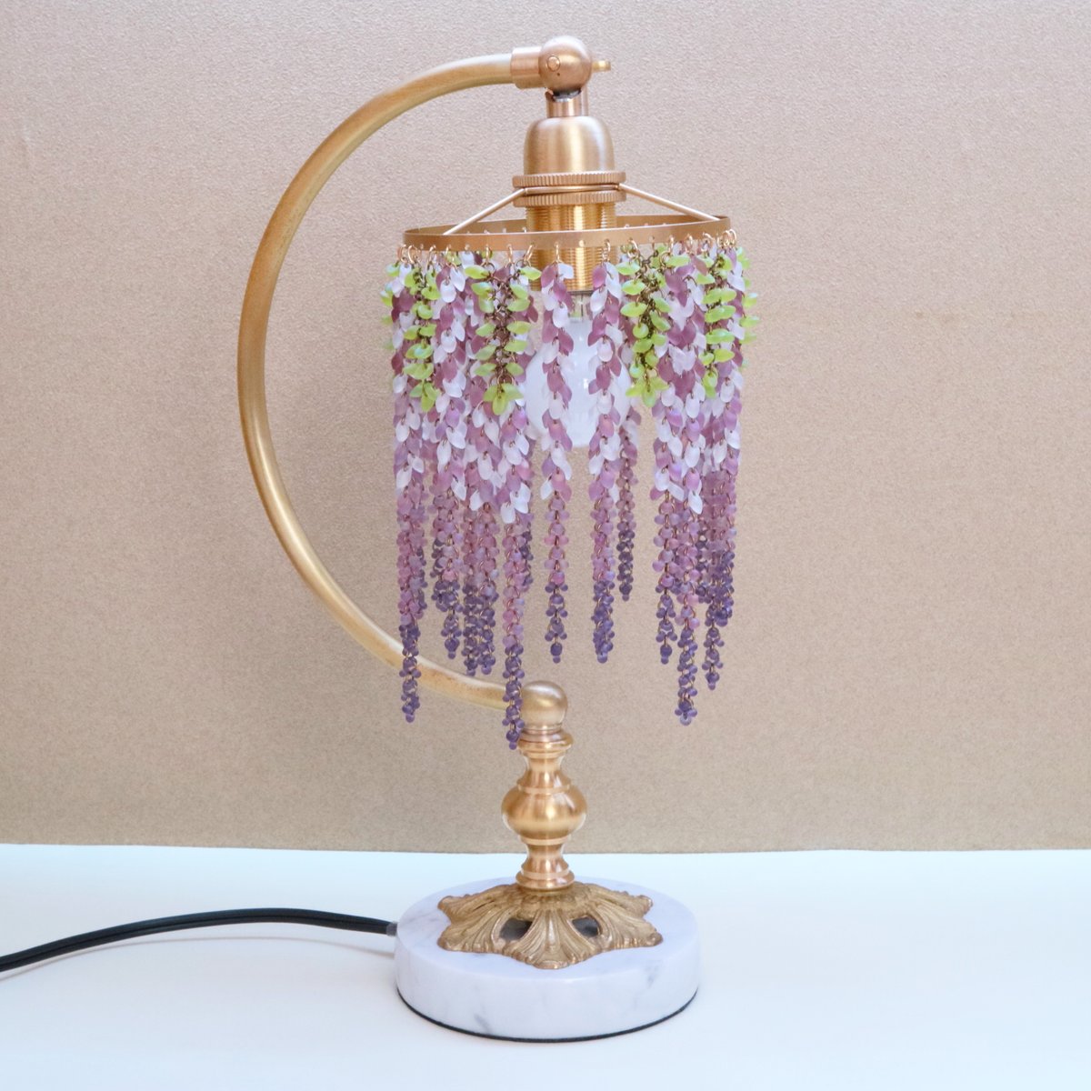 #代表作を張って認知してもらおう
藤の花のランプ