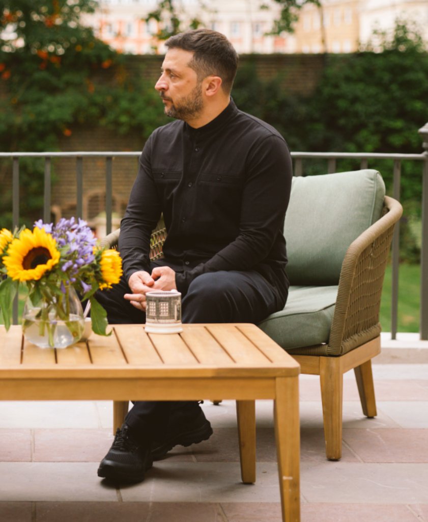 JCahayaZWH's tweet photo. Let's give him some extra support today please. ❤️✨

Drop a 💙 and a kind comment for Pres Zelenskyy.

He deserves all our support, especially the next 24 hours. Let's be there for him! 

❤️

#ZelenskyyWarHero all day every day ❤️‍🔥👑 https://t.co/pAUqUU1A4j