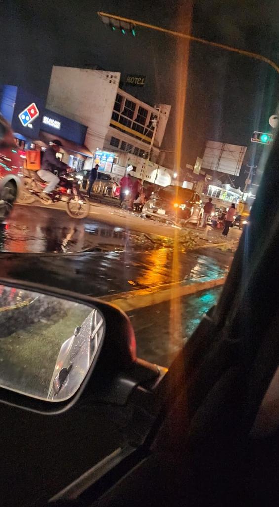 Fuerte accidente sobre carretera internacional 190 antes de llegar a la Macroplaza. #Precaución #Oaxaca