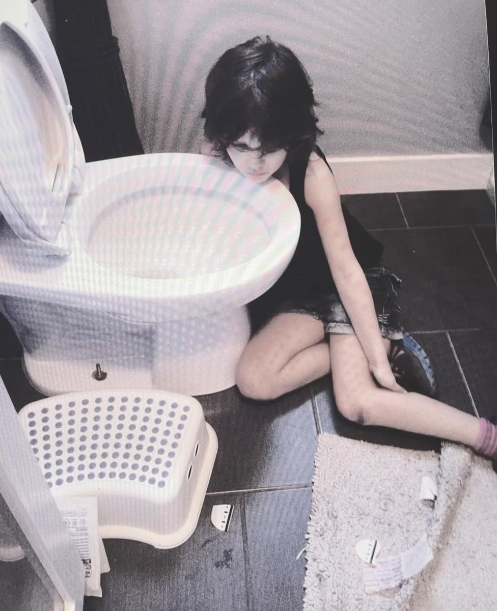 usr9011995's tweet photo. me at 7 already puking doll https://t.co/vOt3xpvNaa