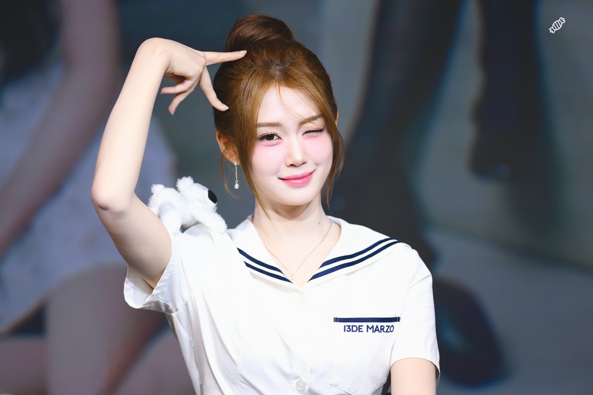 250808 팬사인회  

젤 좋아하는 포즈얌😋

#tripleS #트리플에스 
#공유빈 #yubin 
#내최애_유빈이 
#내_최애_유빈이

<a href="/triplescosmos/">tripleS official</a>