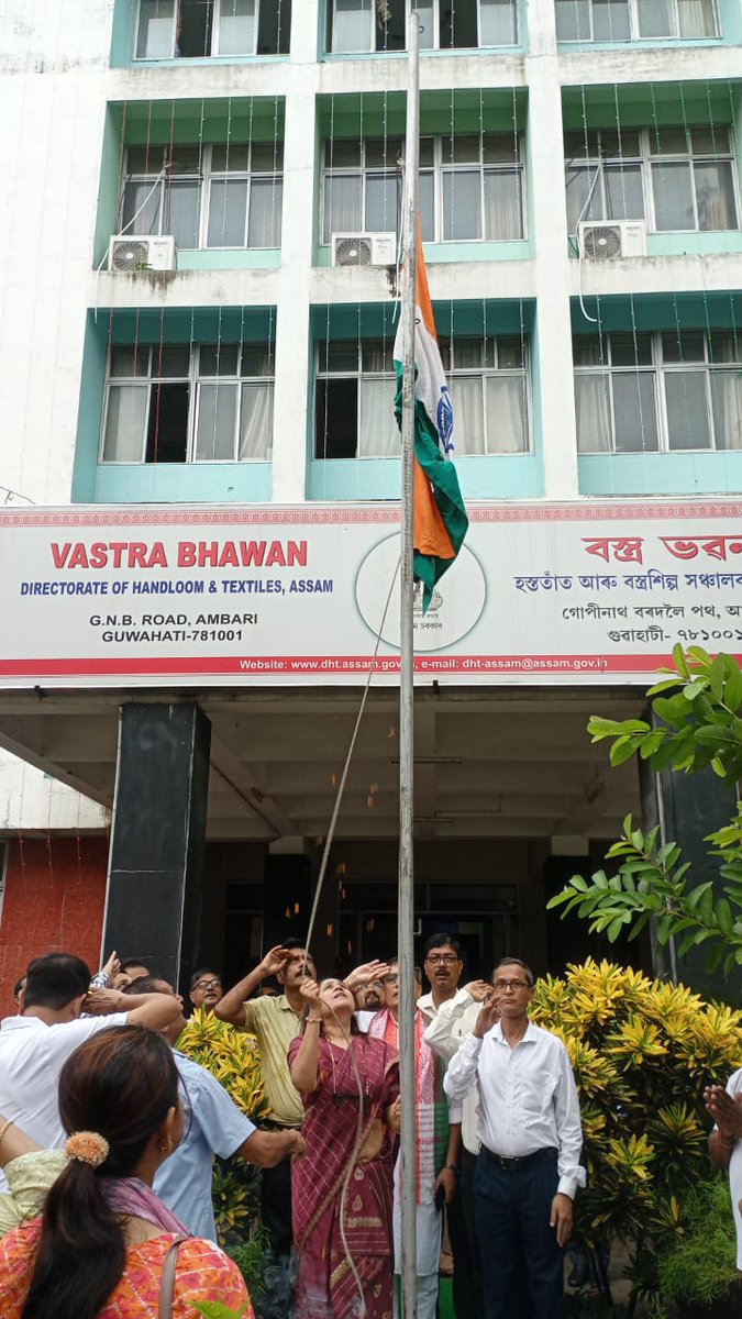 dhtassam's tweet photo. স্বাধীনতা দিৱসত আমি শিপিনীসকলৰ অৱদান আৰু হস্ততাঁত পৰম্পৰাক উদযাপন কৰোঁ যি কেৱল আমাৰ সাংস্কৃতিক ঐতিহ্যৰ অংশই নহয়, আমাৰ জাতিৰ ইতিহাস গঢ় দিয়াৰো উপাদান। আহক, আমাৰ শিপিনীসকলৰ উৎপাদিত সামগ্ৰী গৌৰৱেৰে পৰিধান কৰি ঐতিহ্যৰ উদযাপন কৰোঁ। 
স্বাধীনতা দিৱসৰ আন্তৰিক শুভেচ্ছা জ্ঞাপন কৰিছো! https://t.co/4zz8E1ktzI