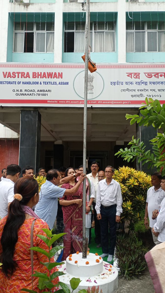 dhtassam's tweet photo. স্বাধীনতা দিৱসত আমি শিপিনীসকলৰ অৱদান আৰু হস্ততাঁত পৰম্পৰাক উদযাপন কৰোঁ যি কেৱল আমাৰ সাংস্কৃতিক ঐতিহ্যৰ অংশই নহয়, আমাৰ জাতিৰ ইতিহাস গঢ় দিয়াৰো উপাদান। আহক, আমাৰ শিপিনীসকলৰ উৎপাদিত সামগ্ৰী গৌৰৱেৰে পৰিধান কৰি ঐতিহ্যৰ উদযাপন কৰোঁ। 
স্বাধীনতা দিৱসৰ আন্তৰিক শুভেচ্ছা জ্ঞাপন কৰিছো! https://t.co/4zz8E1ktzI