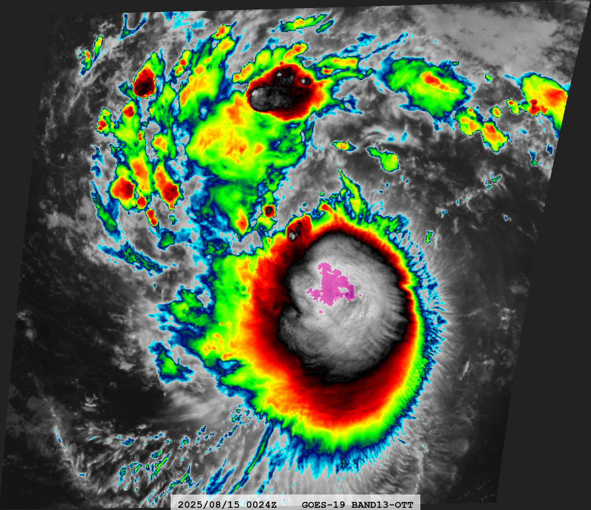 zeb199818's tweet photo. Central cold cover (CCC) comparison of Typhoon #Kammuri and Tropical storm #ERIN. https://t.co/1j2zWRNn75