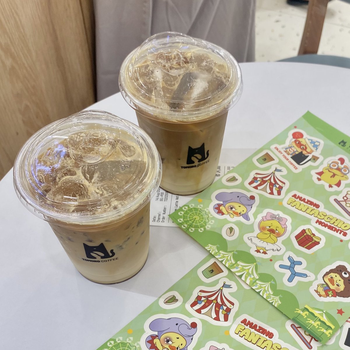 pieceofpatya's tweet photo. couvee: emang suka &amp; grabfood lagi diskon 
cosan: so so, lagi kerkel jadi beli
tomoro: gasuka, beli karna redeem voucher https://t.co/3iLySvfiYs