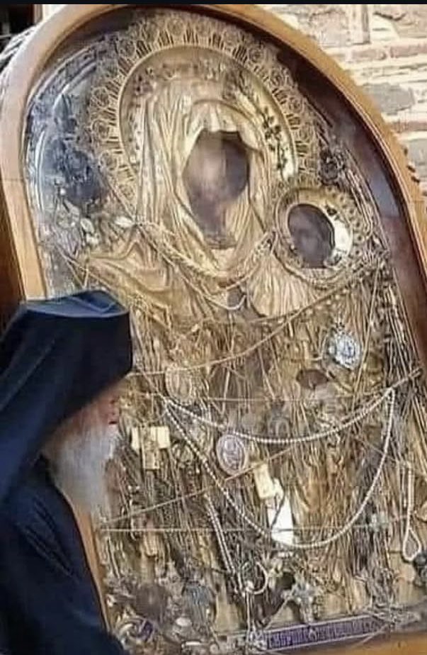 All of us, do you protect, O Good One, who seek refuge in faith, in Your mighty hand; for none other have we, the sinners before God; in danger and in sorrow, forever interceding, for us who are laden by so many faults…
#Δεκαπενταυγουστος #Θεοτόκος #Ορθοδοξία