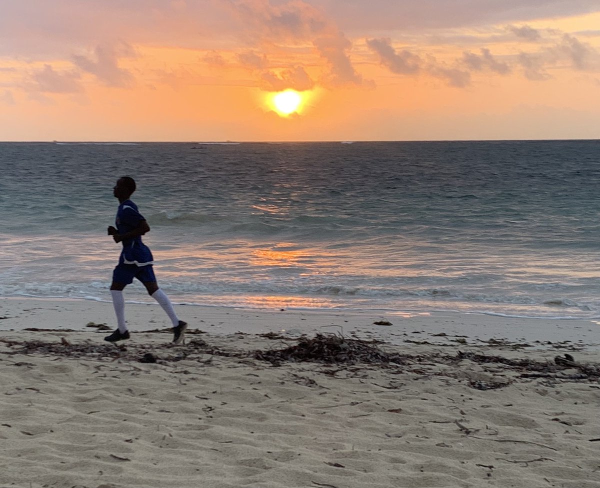 Приснилось что я иду по улице Касаткина, а проснулся опять на побережье Суахили