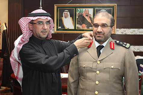 <a href="/SaudiNews50/">أخبار السعودية</a> مبروك مليون مبروك سعادة اللواء
ولا عزاء للحثالة النابحين

الرتبة والترقية صدرت بإرادة ملكية
ويعلقها للضابط من باب التكريم رئيسه المباشر
ايً كان ( مدني أو عسكري) 
وسفيرتنا الغالية في أمريكا
الأميرة / ريما بنت بندر بن سلطان بن عبدالعزيز هي رئيسة كل من يرتبط بالسفارة من ملحقيات .