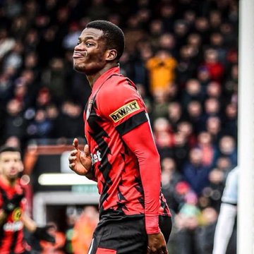 🚨|⚪️🔴 Dango Ouattara à Brentford, HERE WE GO! Accord conclu avec Bournemouth pour un montant fixe de 37 millions de Euros, plus des frais supplémentaires.

Ouattara souhaitait ce transfert et le feu vert pour le voyage et les examens médicaux.
(<a href="/FabrizioRomano/">Fabrizio Romano</a>)