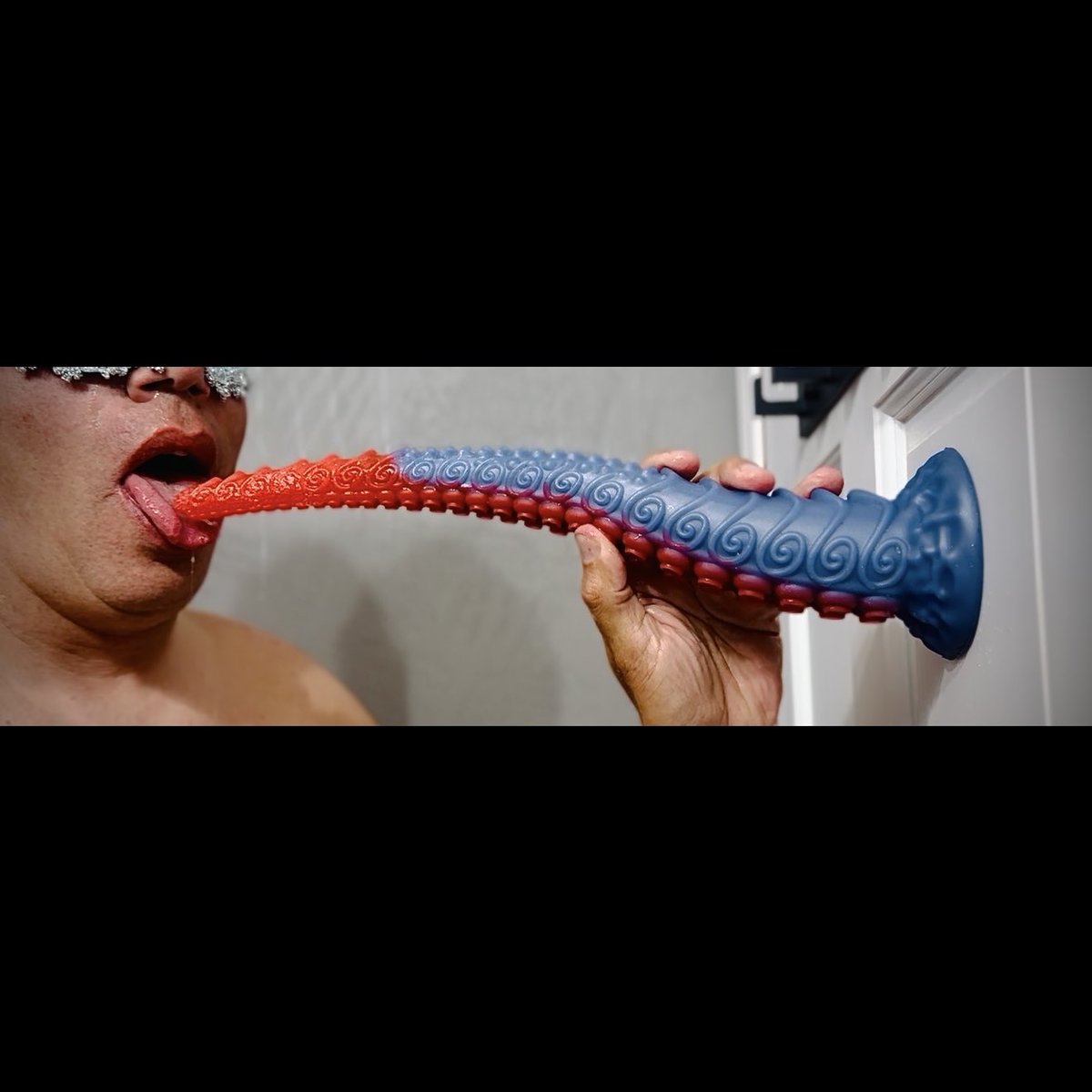 PorchaeT's tweet photo. Doing some throat stretching! https://t.co/POcu5Q1TRR