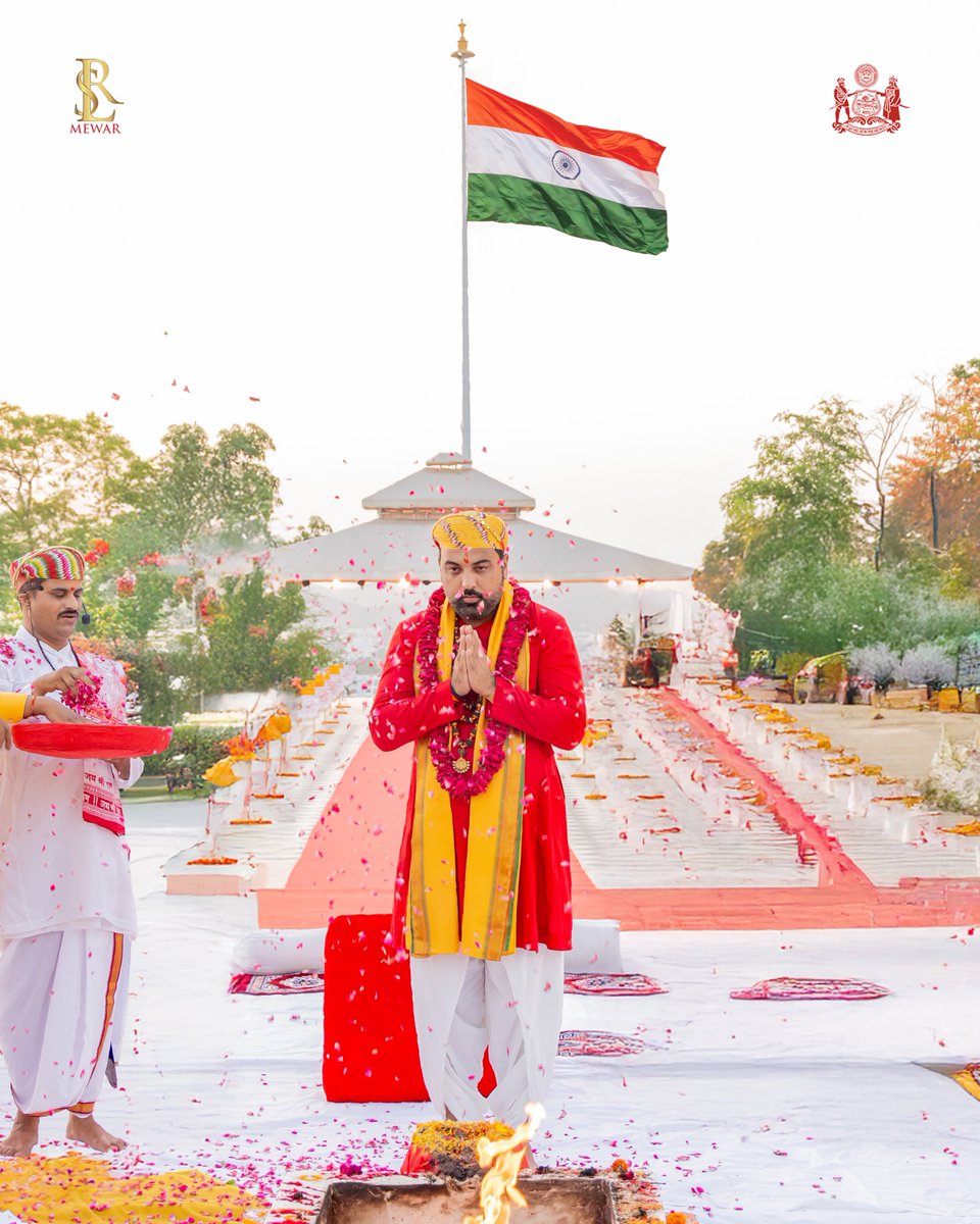 यह वर्ष, जो चुनौतियों से भरा रहा — आतंकवादी हमलों से लेकर आर्थिक संकटों तक — भारत अटल और अडिग खड़ा रहा। हमने डर का नहीं, बल्कि साहस और संकल्प का मार्ग चुना। हमारे वीर सैनिकों ने सीमाओं की रक्षा में अतुलनीय शौर्य दिखाया, और हमारे दृढ़ नागरिक हर परिस्थिति में डटे रहे।

यही है भारत