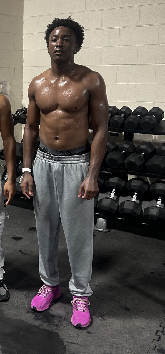 I Went from 185lbs to 196lbs in the time of two months the grind don’t stop💪<a href="/MaricopaHigh_FB/">Maricopa High Football</a> #WeightRoom #Seniorszn