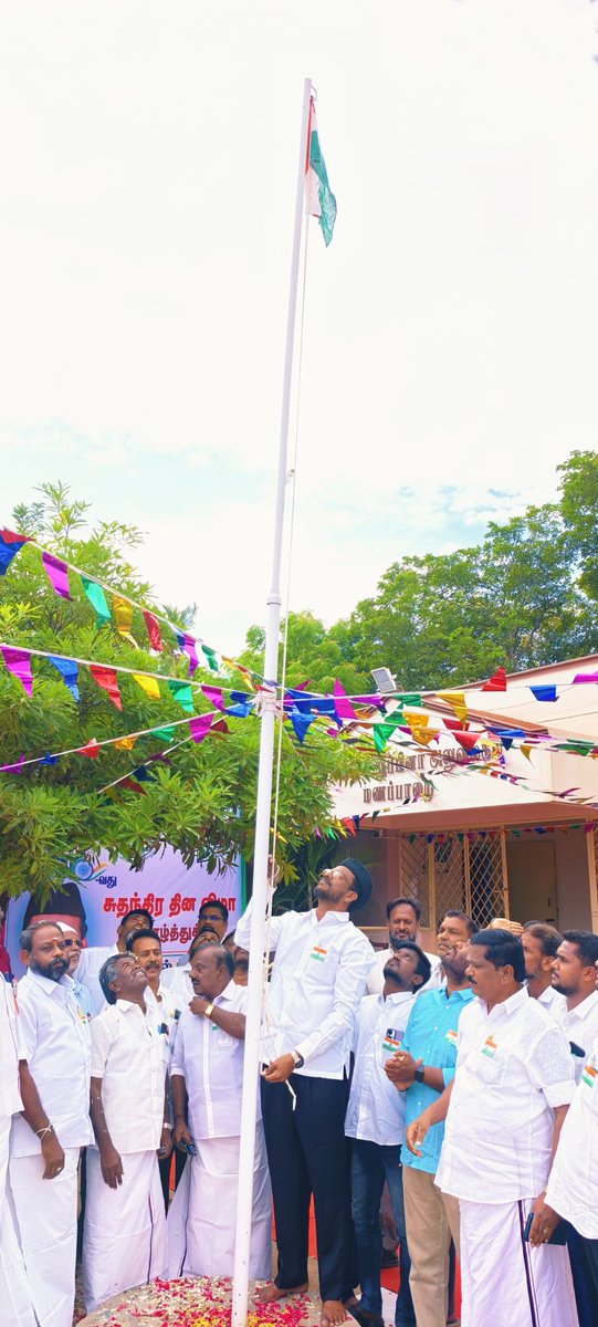 abdulsamadmmk's tweet image. இந்திய திருநாட்டின் 79வது சுதந்திர தினத்தை முன்னிட்டு மணப்பாறை சட்டமன்ற உறுப்பினர் அலுவலகத்தில் 
தேசிய கொடியேற்றி வைத்து வளாகத்தில் மரக்கன்றுகள் வைத்தேன்.

 #jawahirullahmla #pabdulsamad #IndependenceDay